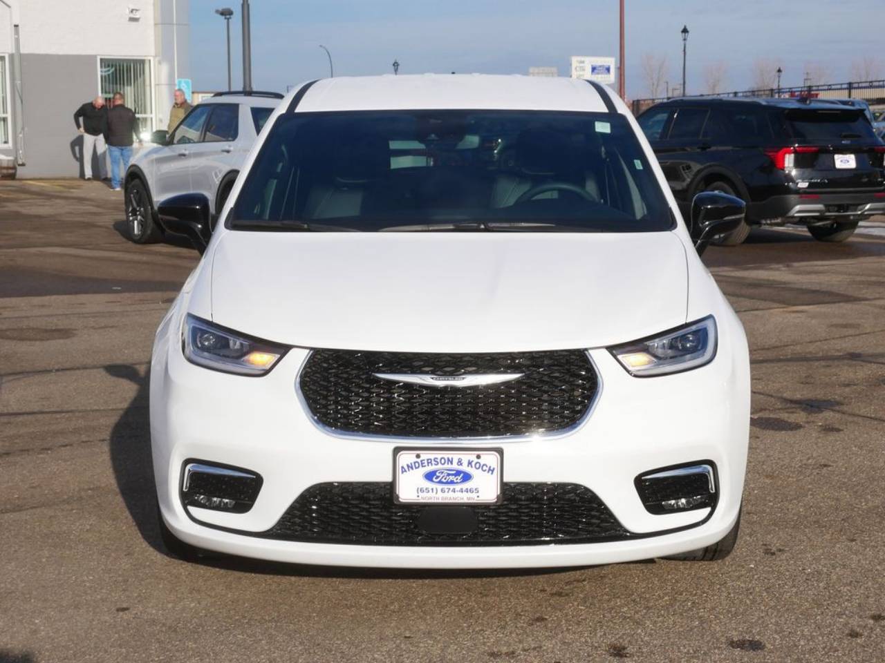 Used 2025 Chrysler Pacifica Select with VIN 2C4RC1BG1SR568152 for sale in North Branch, Minnesota