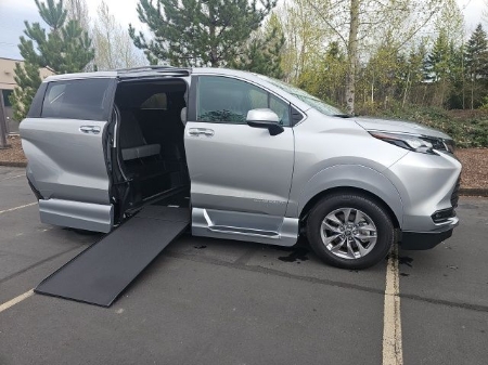 2025 Toyota Sienna XLE