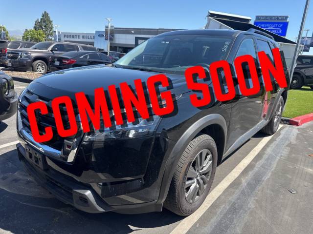2025 Nissan Pathfinder SV