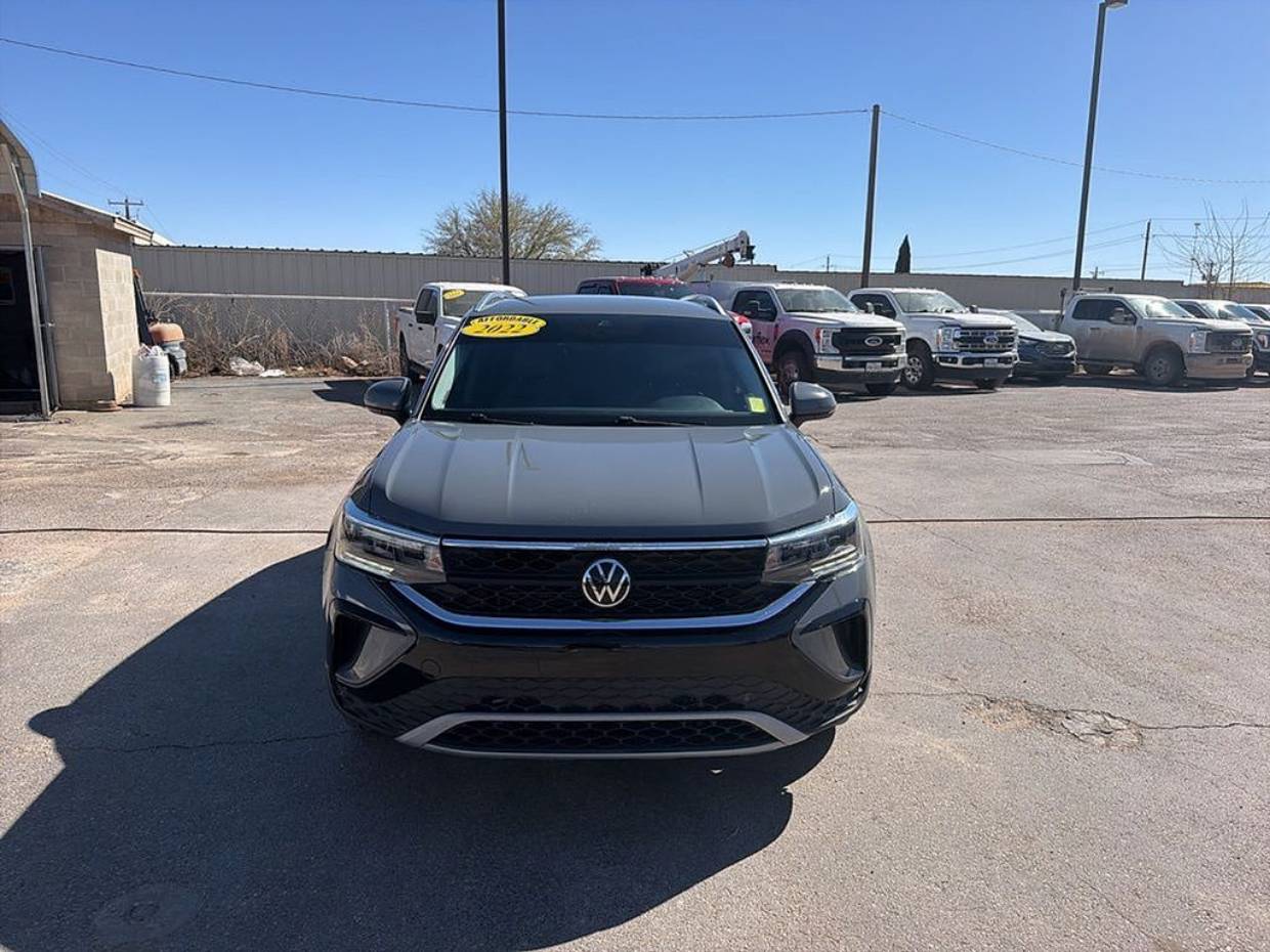 Used 2022 Volkswagen Taos SE with VIN 3VVYX7B20NM071520 for sale in Andrews, TX