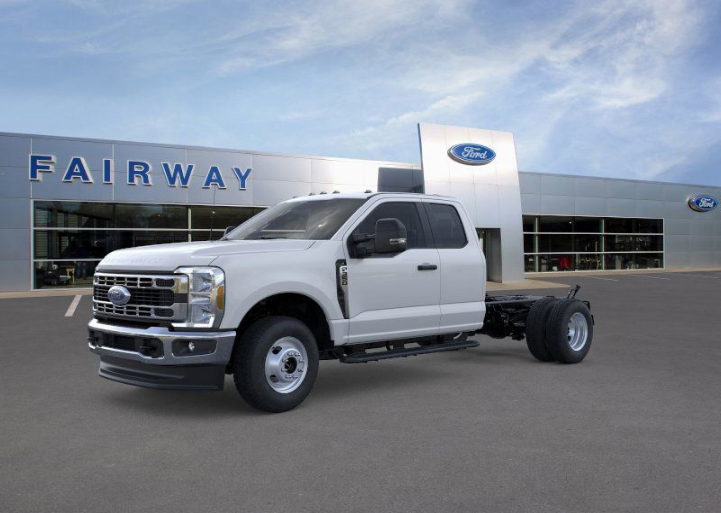 2025 Ford F-350 Super Duty Chassis Cab XL - Photo 32