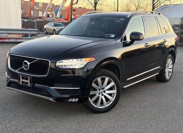 2017 Volvo XC90 T6 Momentum