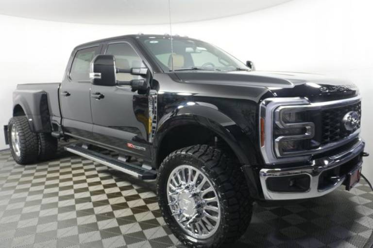 2026 Ford Super Duty F-450 DRW LARIAT