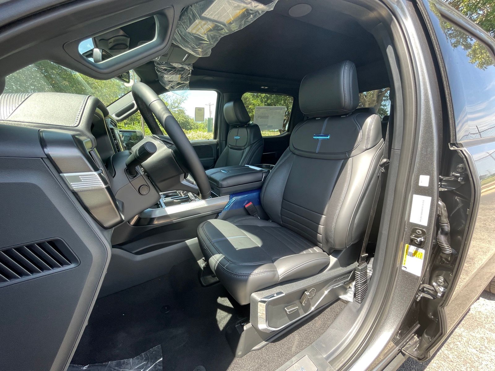 2025 Ford F-150 Platinum - Photo 8