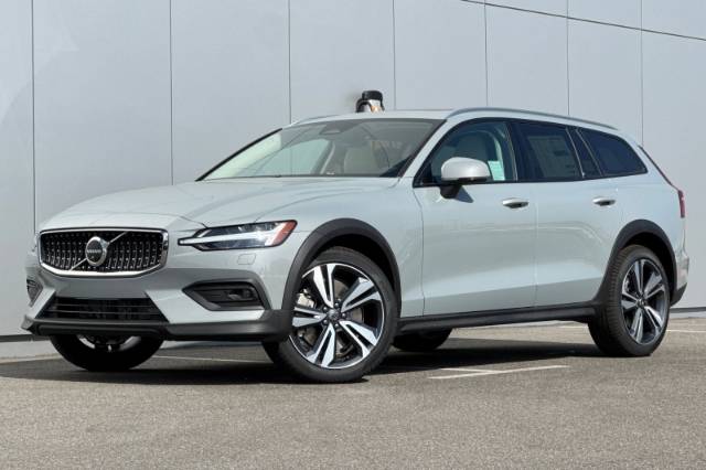 2026 Volvo V60 Cross Country B5 Plus
