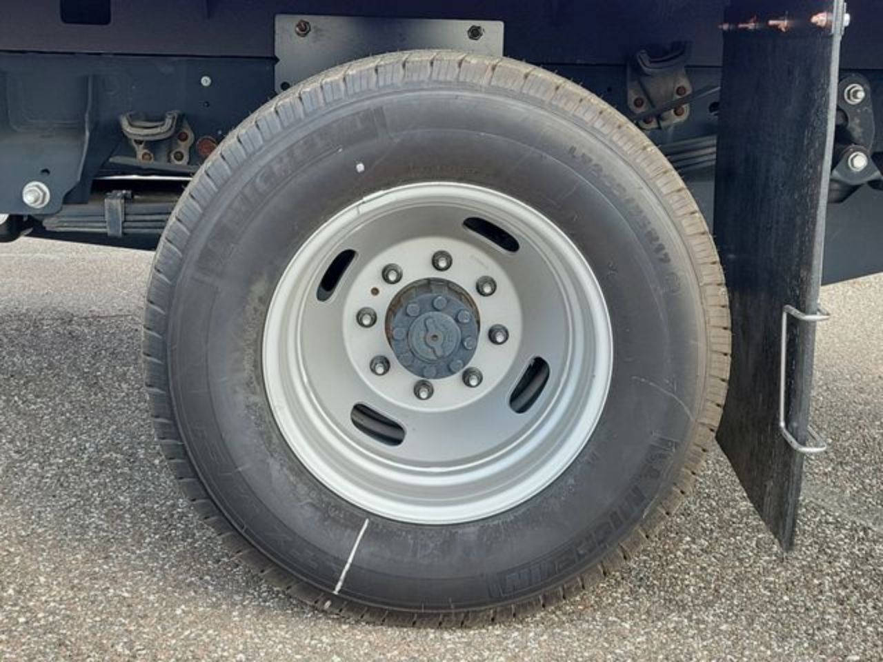 2025 Ford F-350 Super Duty Chassis Cab XL - Photo 6