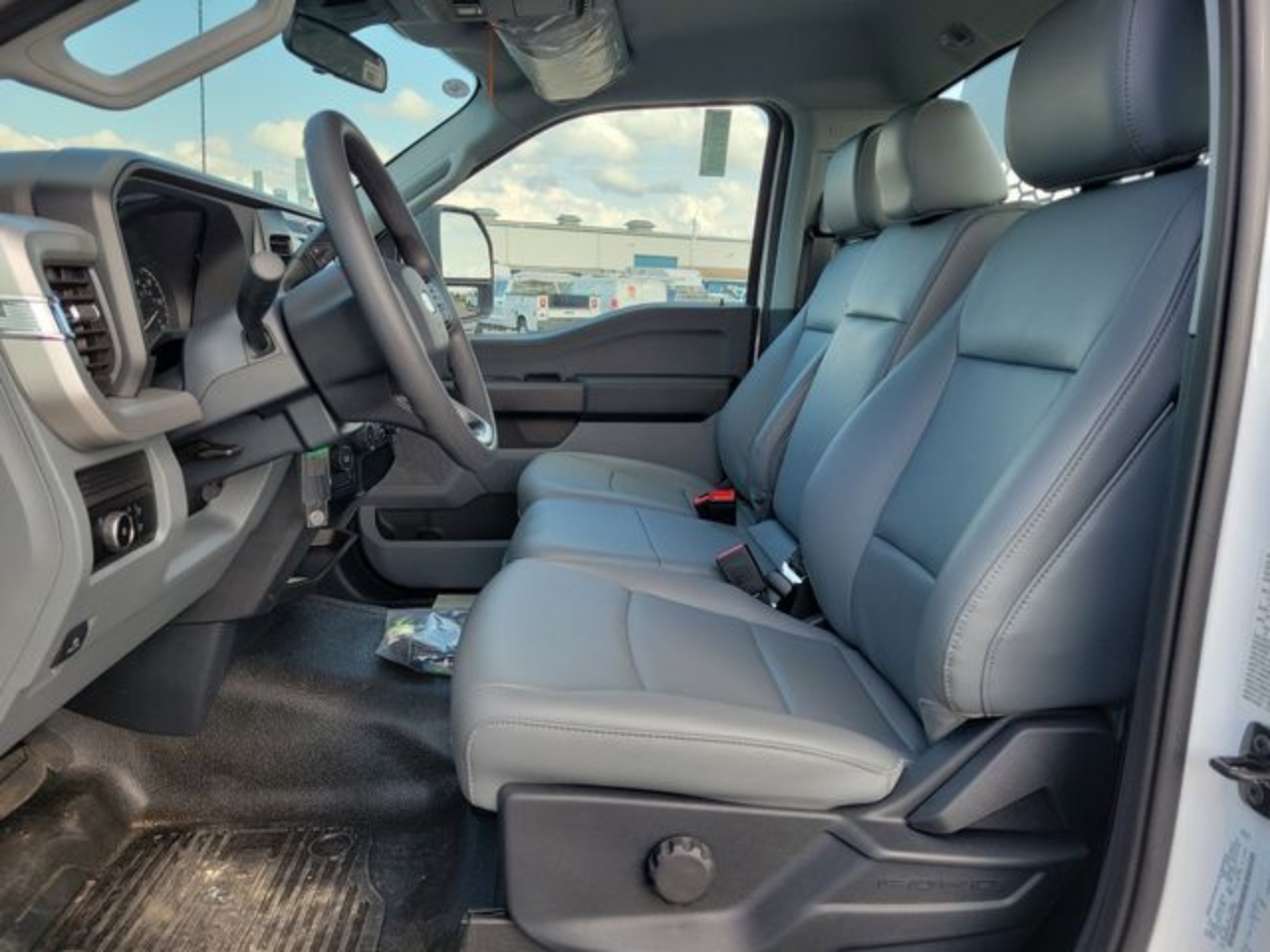 2025 Ford F-350 Super Duty Chassis Cab XL - Photo 8