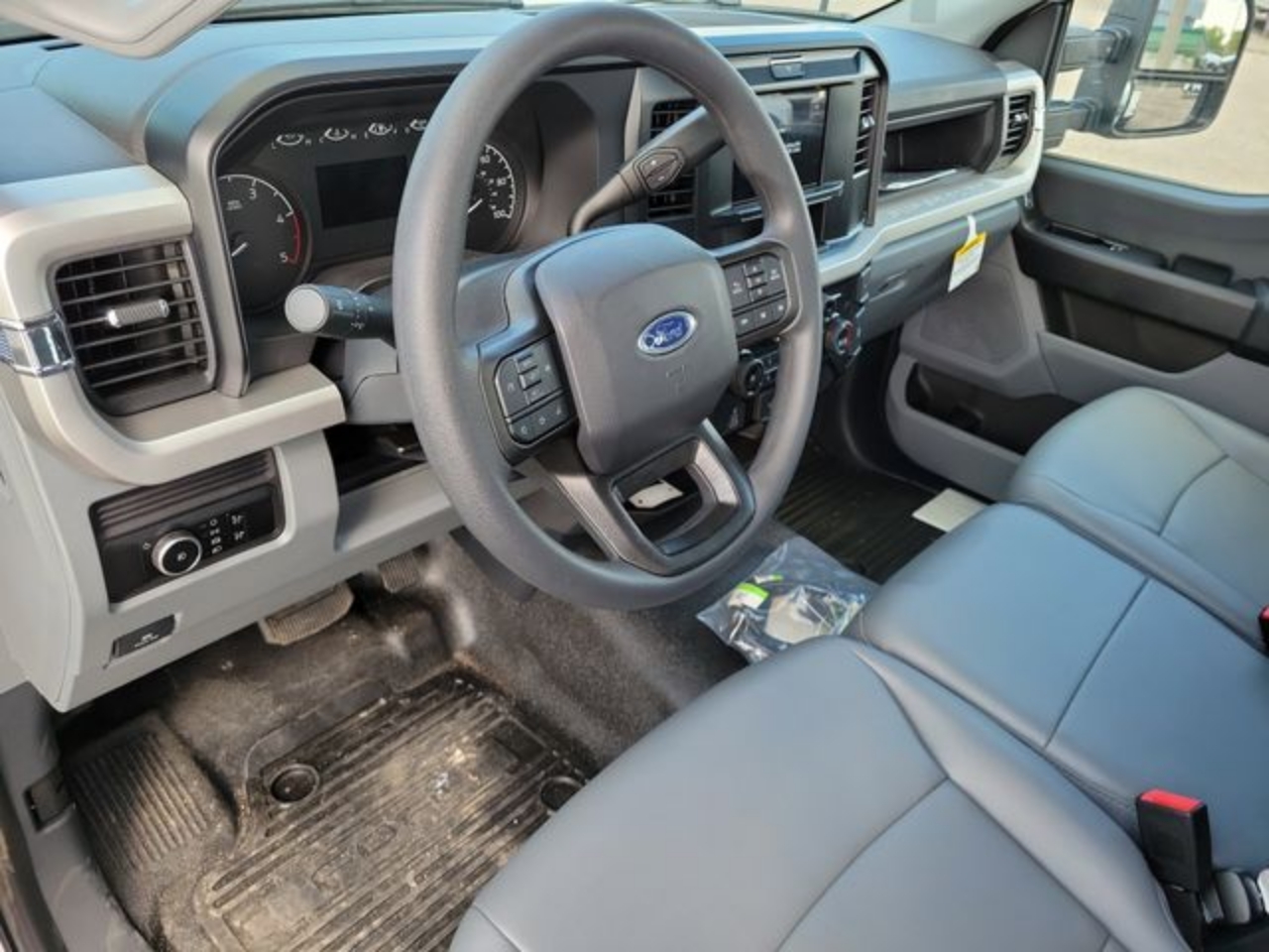 2025 Ford F-350 Super Duty Chassis Cab XL - Photo 9