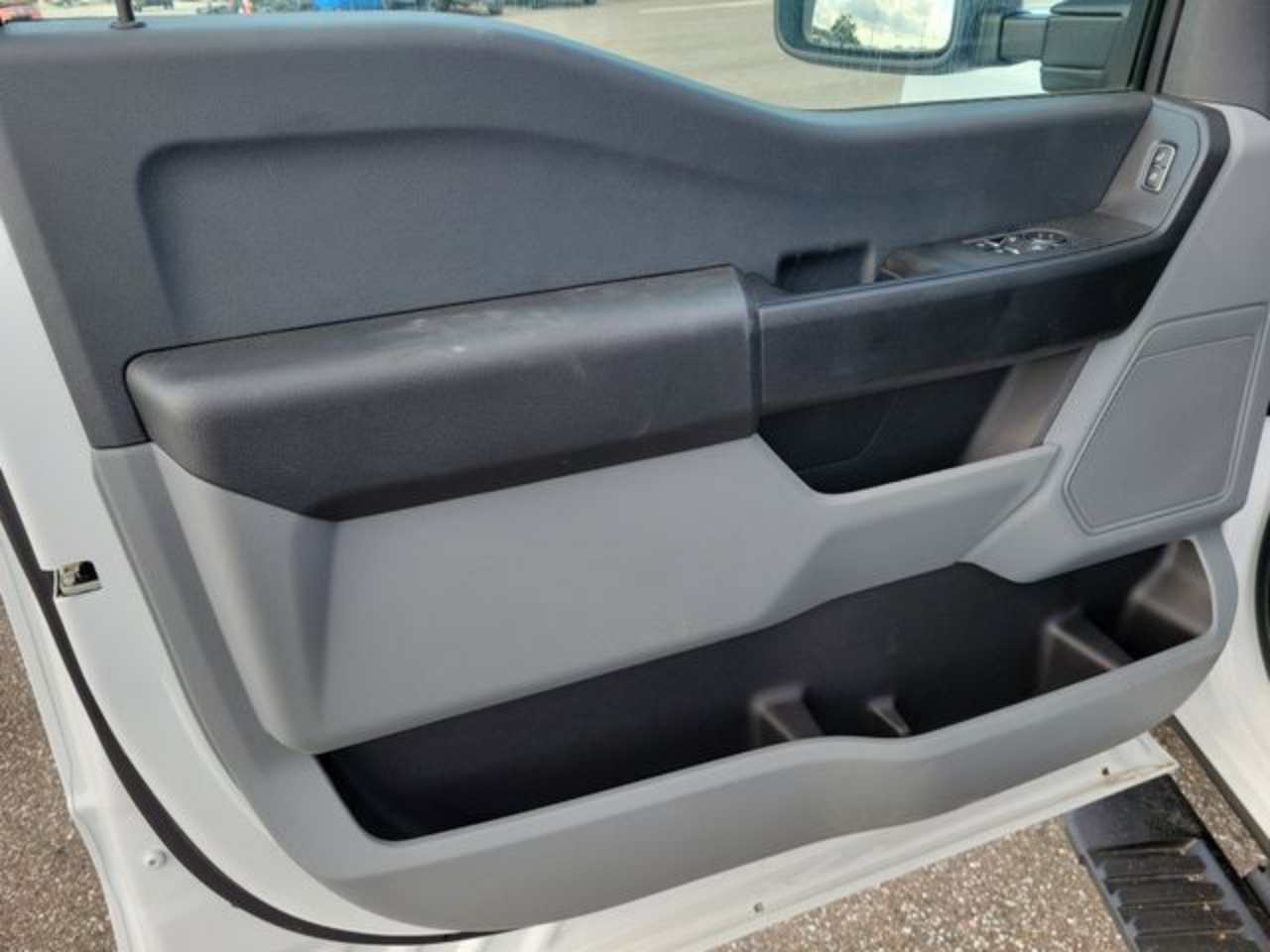 2025 Ford F-350 Super Duty Chassis Cab XL - Photo 10