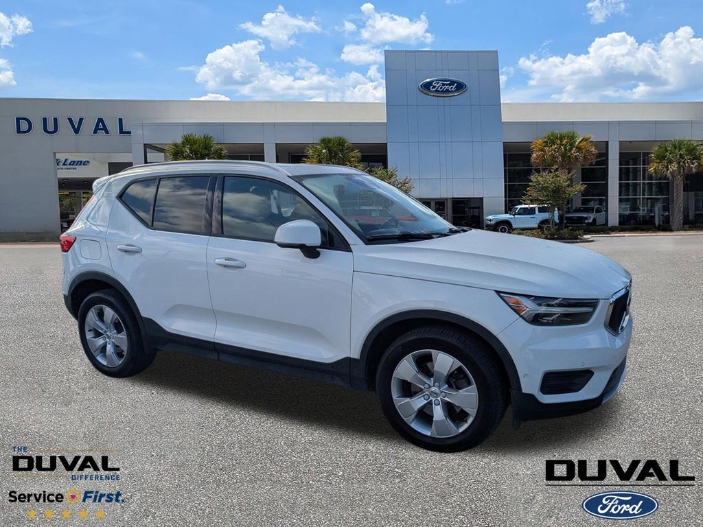 2019 Volvo XC40 Momentum