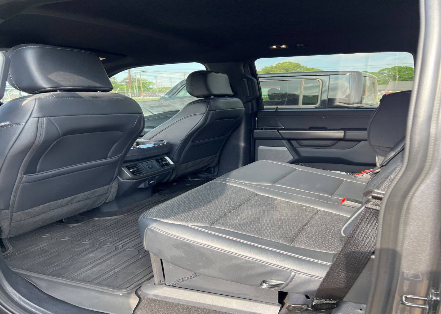2025 Ford F-150 Lariat - Photo 11
