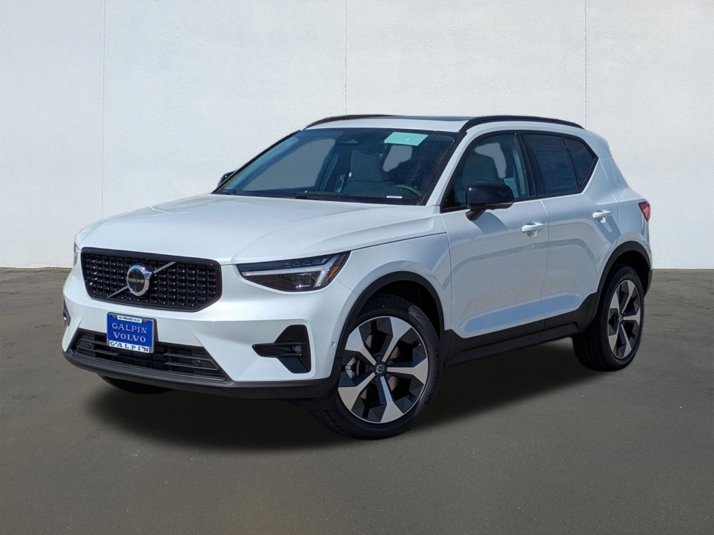 2026 Volvo XC40 B5 Plus Dark