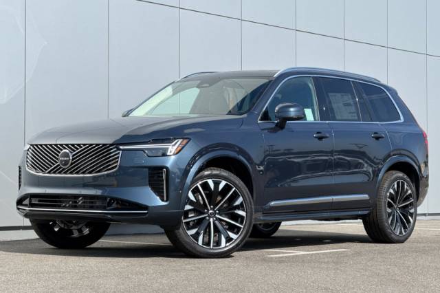2026 Volvo XC90 B5 Plus