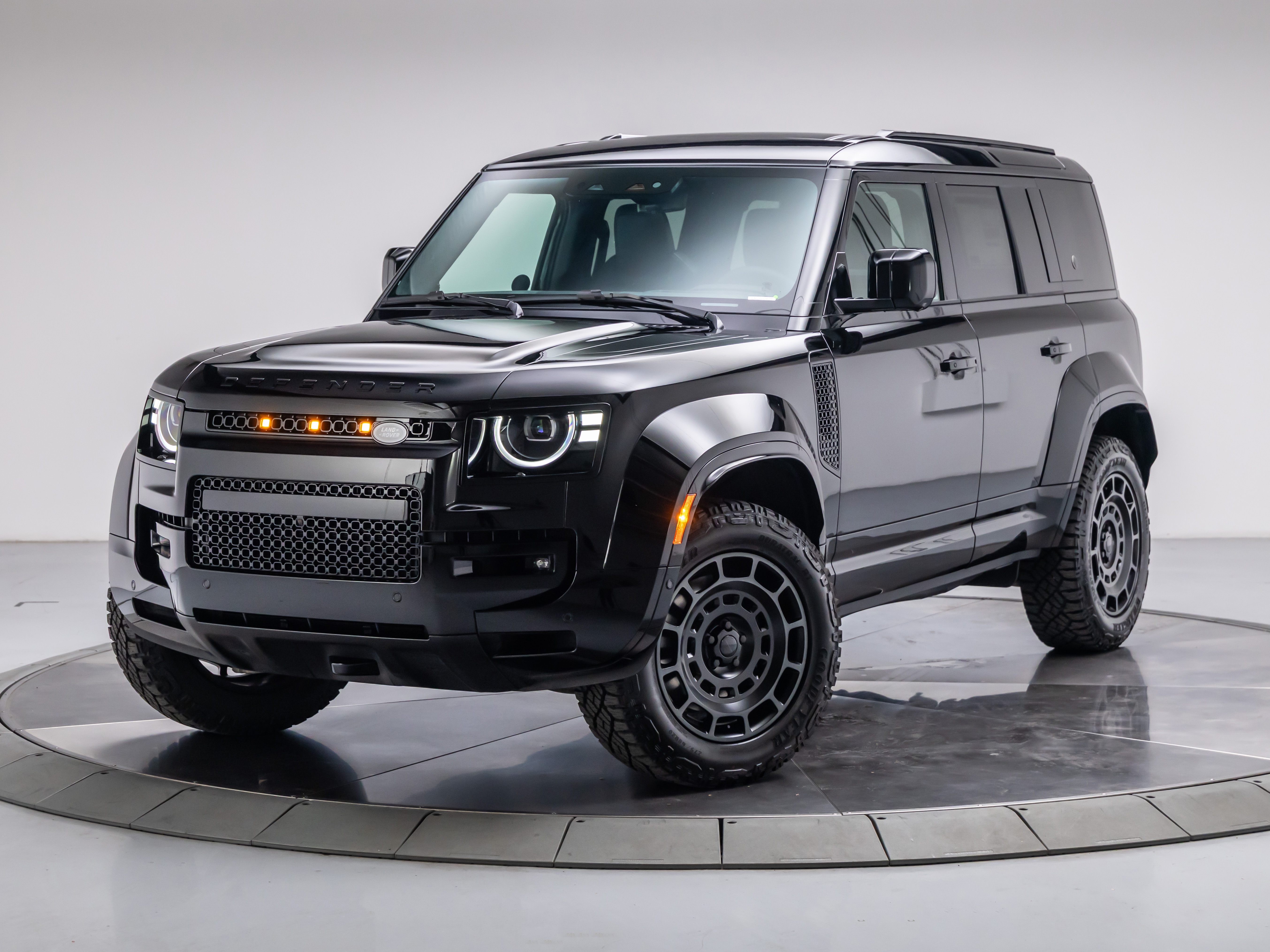 New 2026 Land Rover Defender P635 OCTA Black