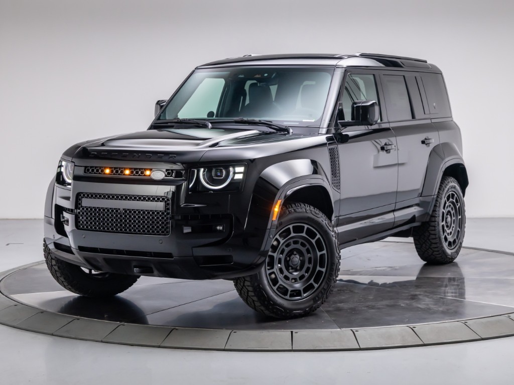 2026 Land Rover Defender P635 OCTA Black