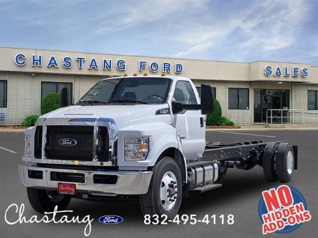 2027 Ford F-750SD Base