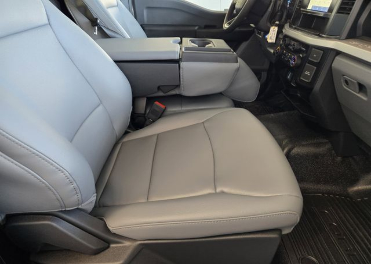 2025 Ford F-450 Super Duty Chassis Cab XL - Photo 11