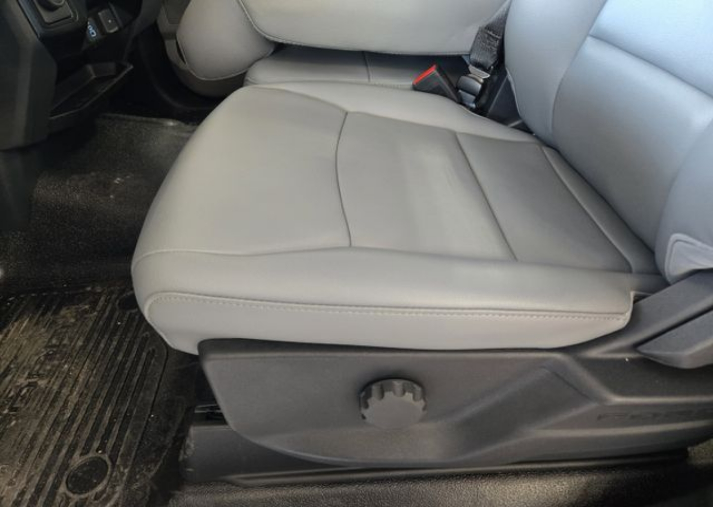 2025 Ford F-450 Super Duty Chassis Cab XL - Photo 18