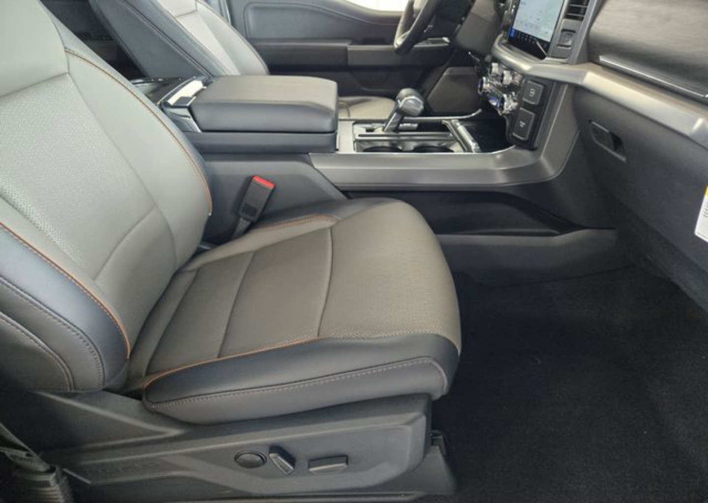 2025 Ford F-150 Lariat - Photo 11