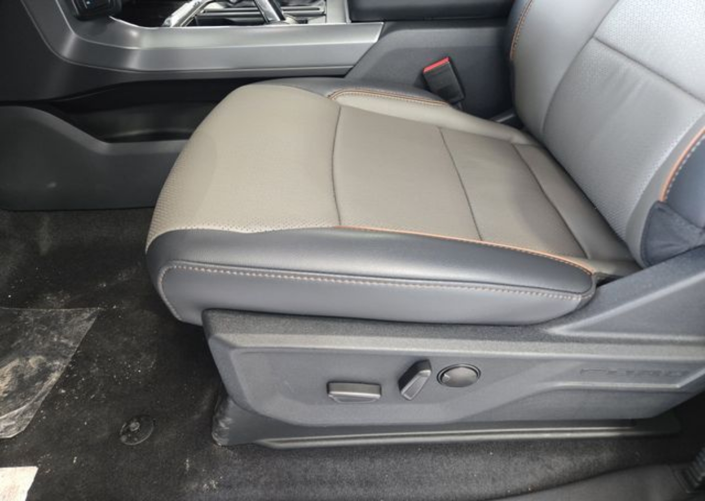 2025 Ford F-150 Lariat - Photo 18