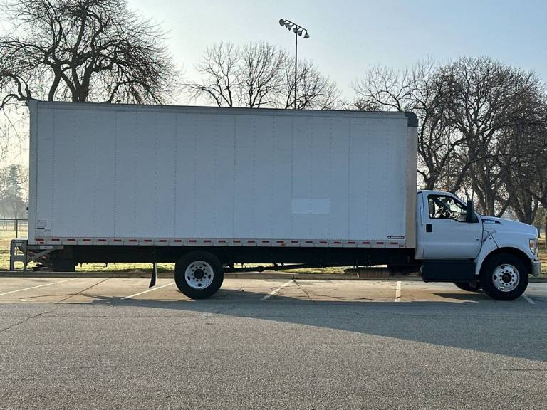 2022 Ford F-650SD 26 FT Box Truck