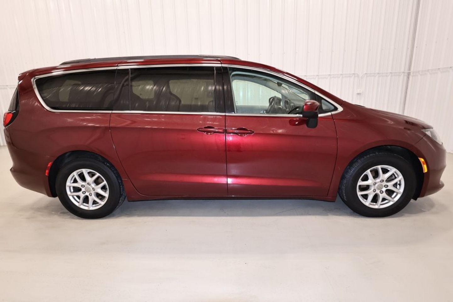 Used 2017 Chrysler Pacifica Touring with VIN 2C4RC1DG8HR508908 for sale in Canfield, OH