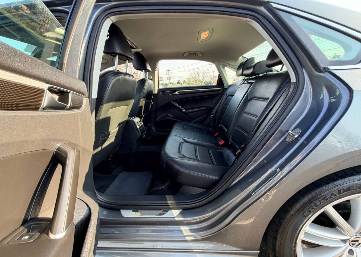 2019 Volkswagen Passat SE R-Line - Photo 24