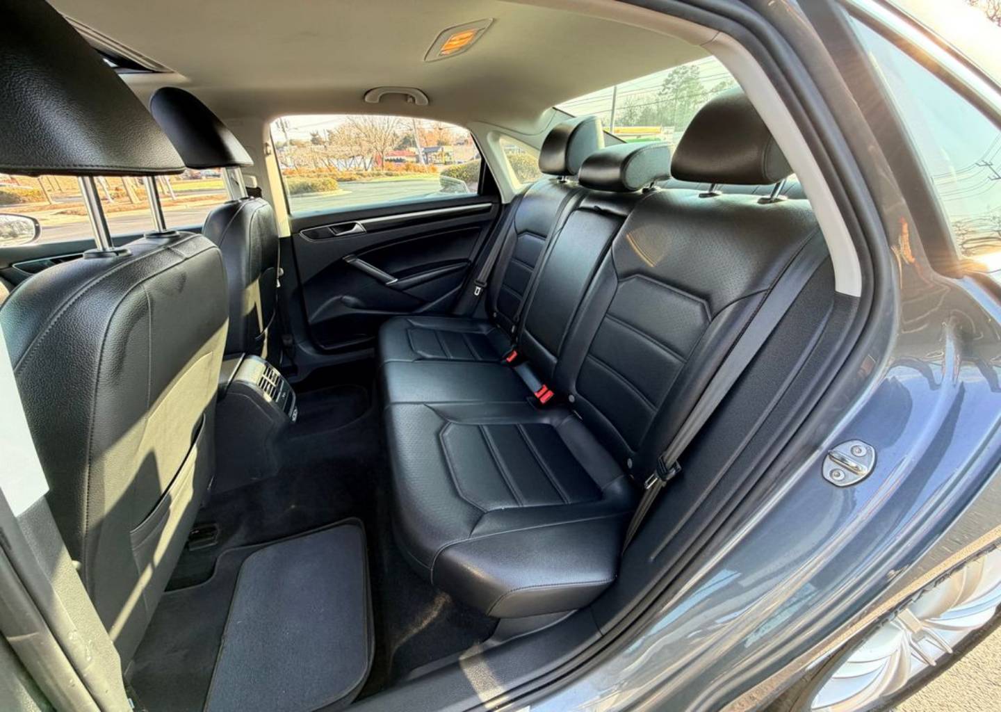 2019 Volkswagen Passat SE R-Line - Photo 26