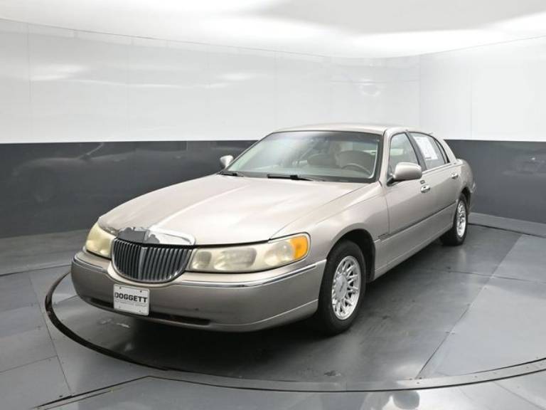 1999 Lincoln Town Car Signature