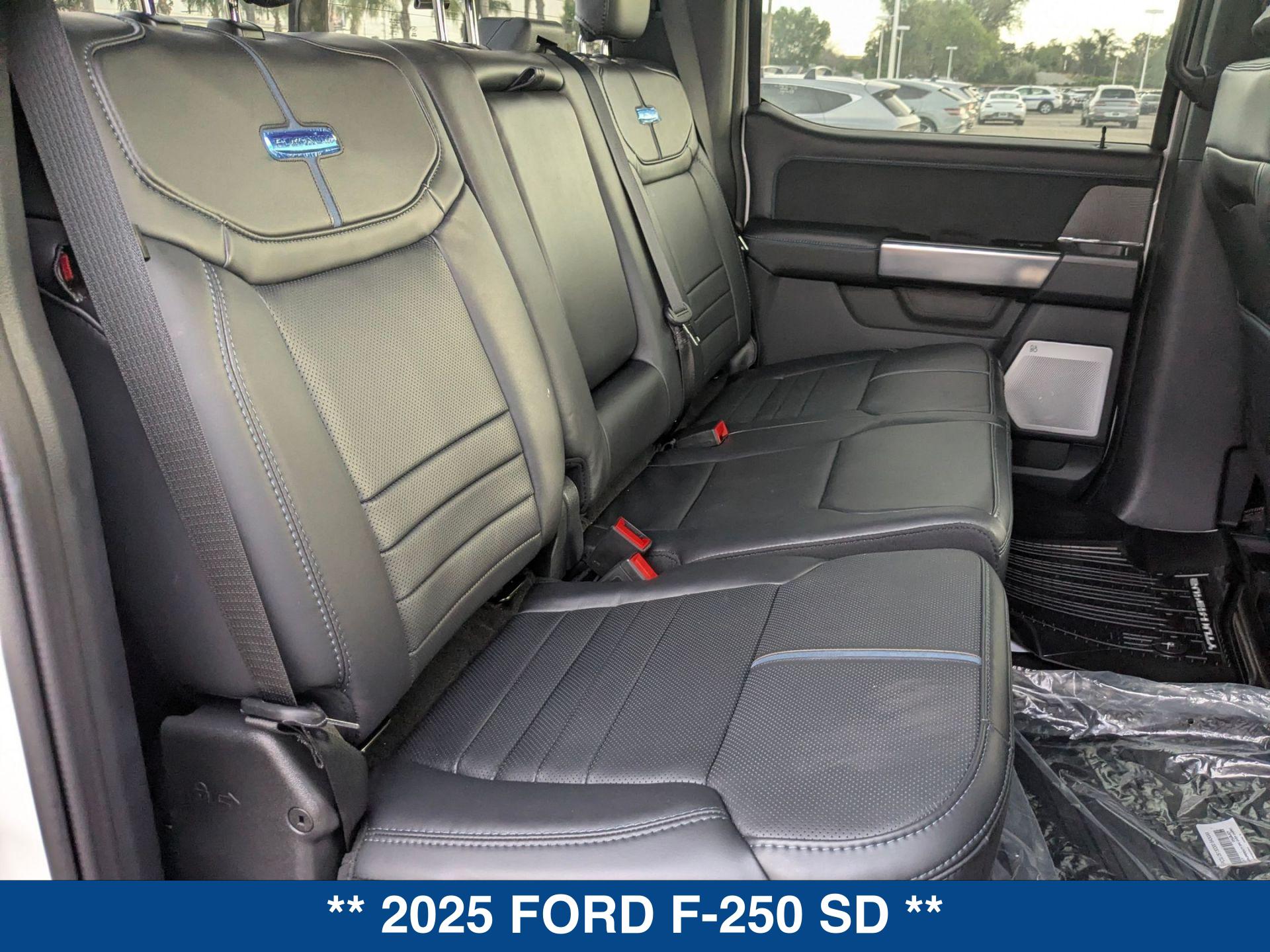 2025 Ford F-250 Super Duty Platinum - Photo 17