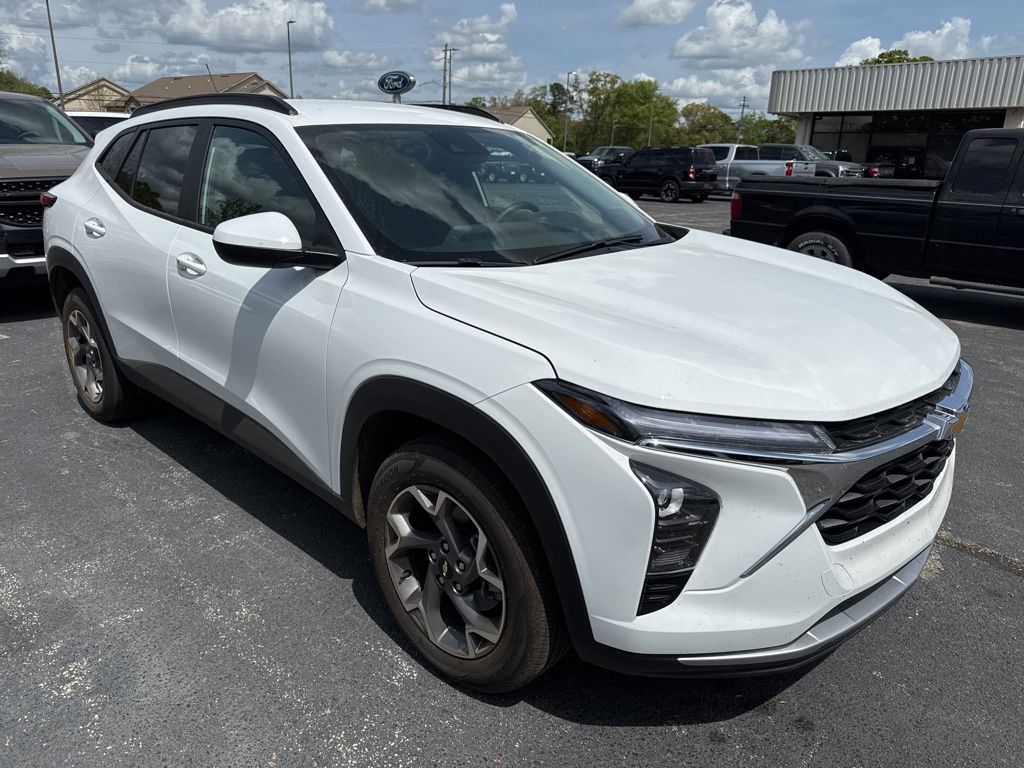 Used 2025 Chevrolet Trax LT