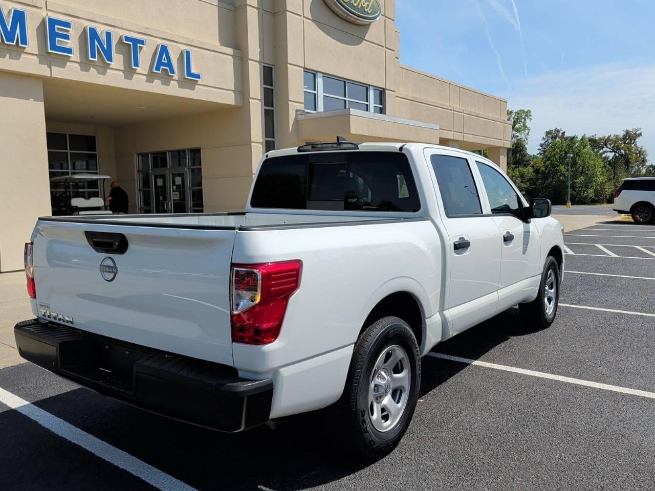 2023 Nissan Titan S - Photo 6