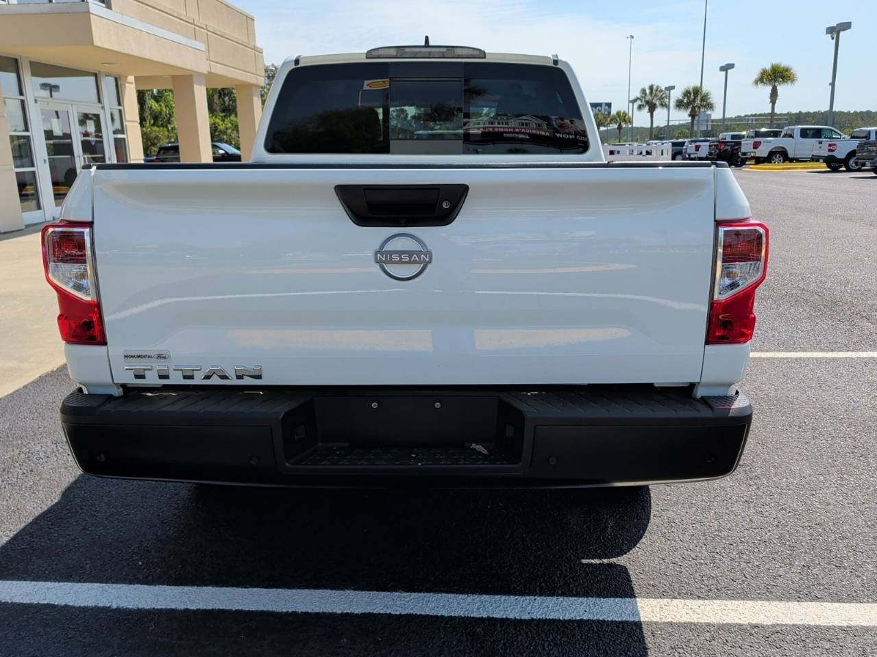 2023 Nissan Titan S - Photo 7