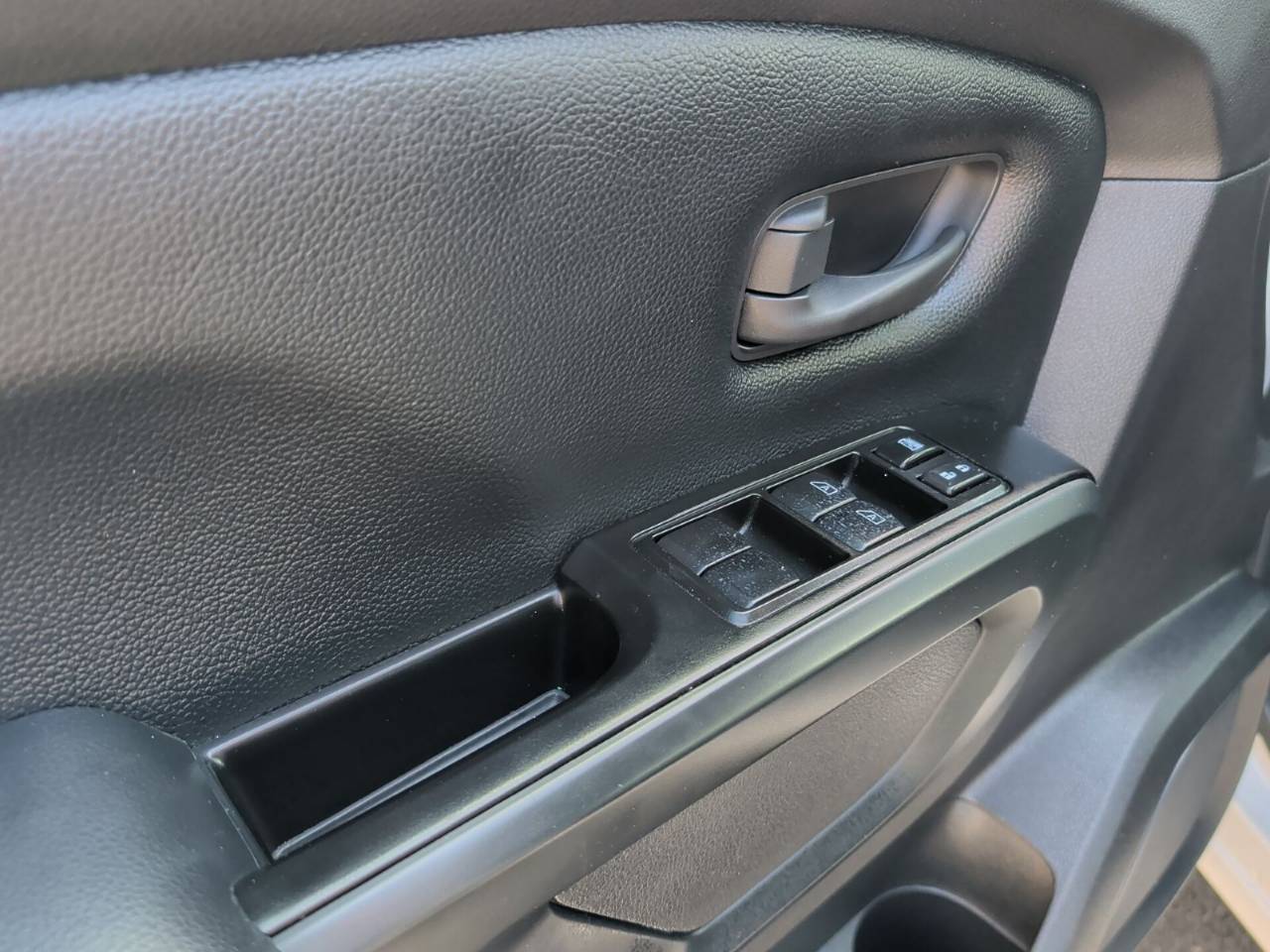 2023 Nissan Titan S - Photo 11