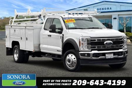 2025 Ford Super Duty F-550 DRW Chassis Cab XLT