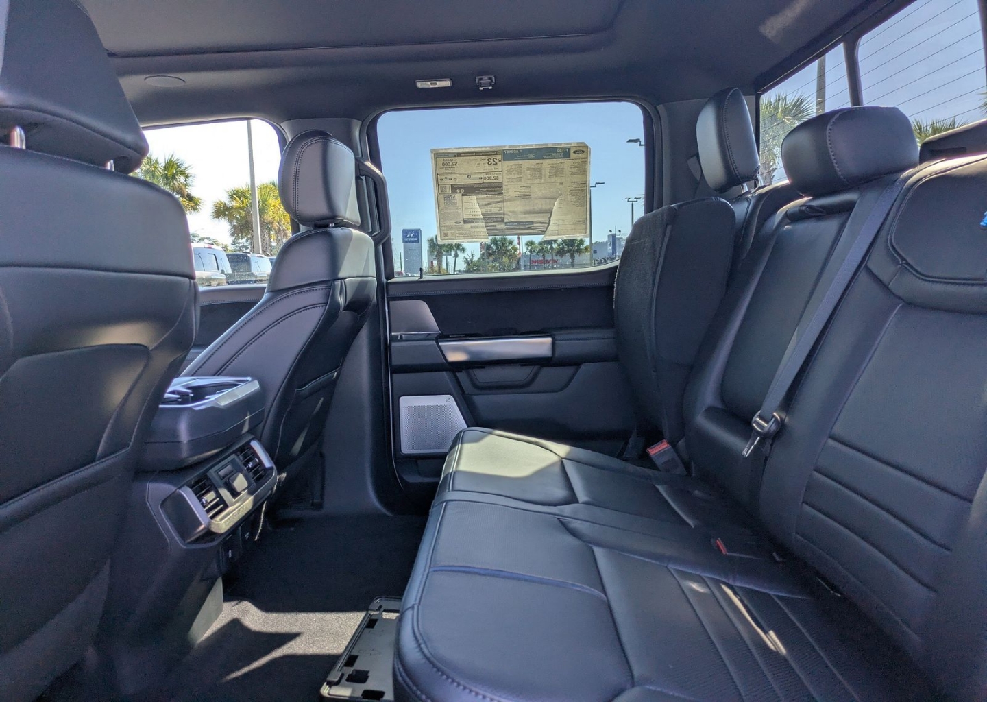 2025 Ford F-150 Platinum - Photo 14