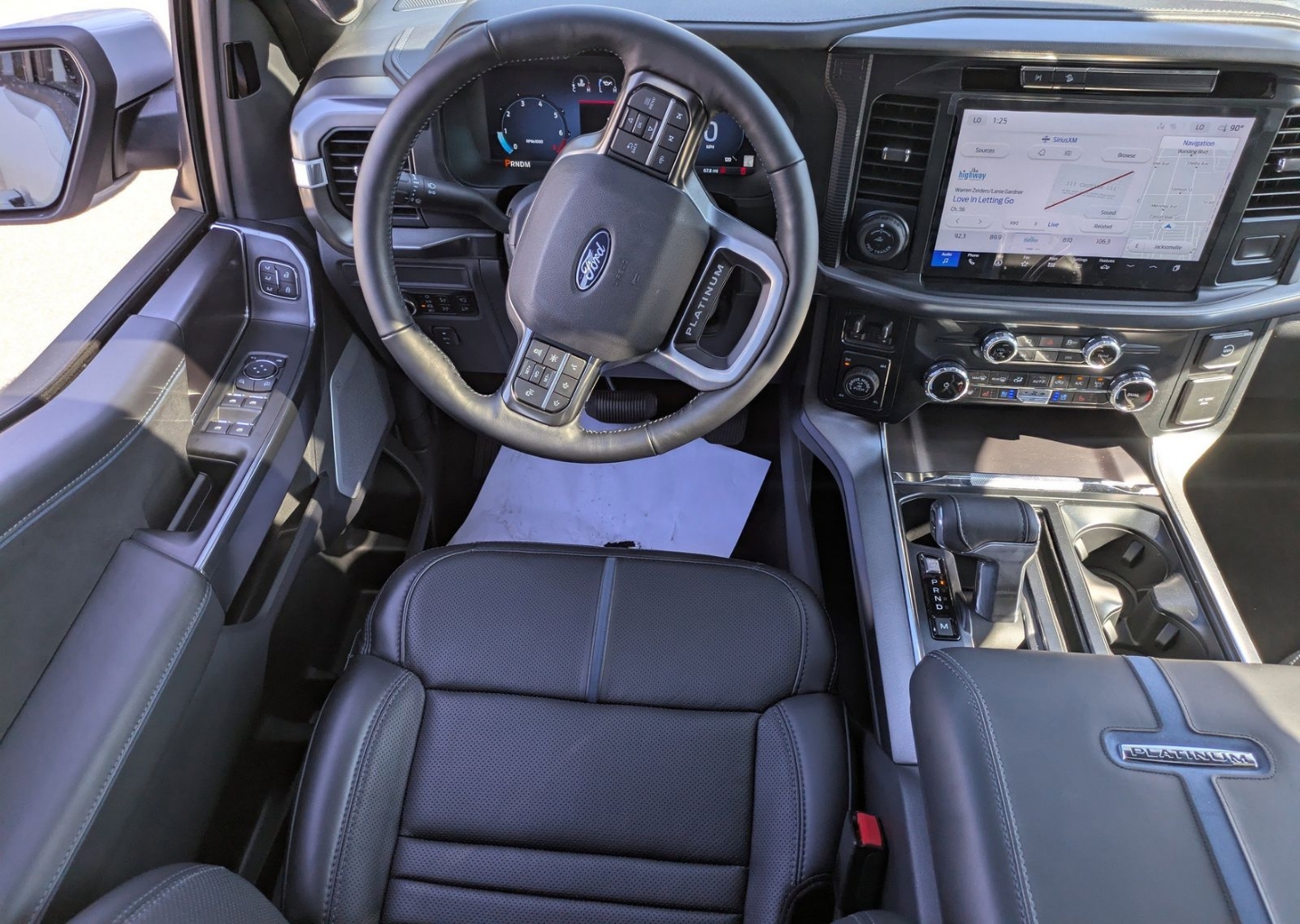 2025 Ford F-150 Platinum - Photo 17