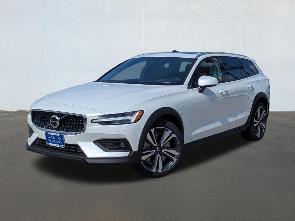 2026 Volvo V60 Cross Country B5 Plus Bright
