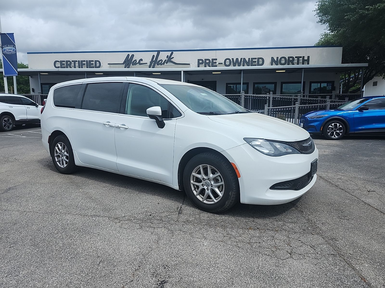 2023 Chrysler Voyager LX