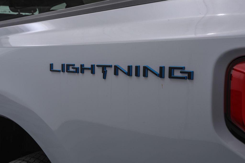 2025 Ford F-150 Lightning Flash - Photo 6