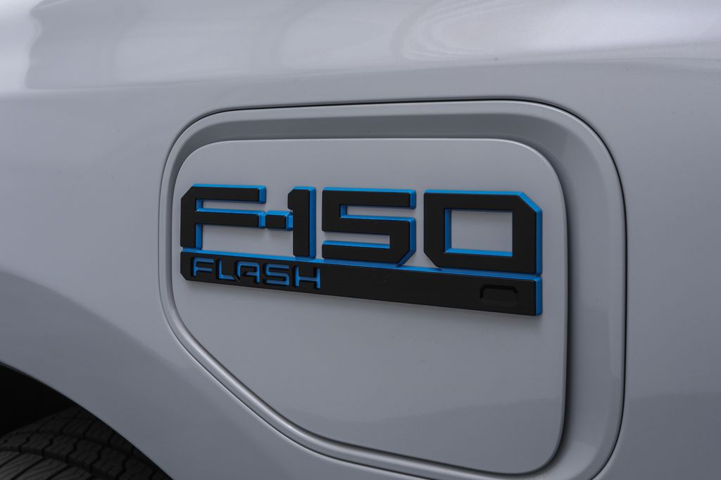 2025 Ford F-150 Lightning Flash - Photo 7
