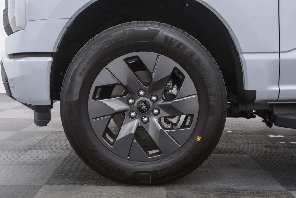2025 Ford F-150 Lightning Flash - Photo 9