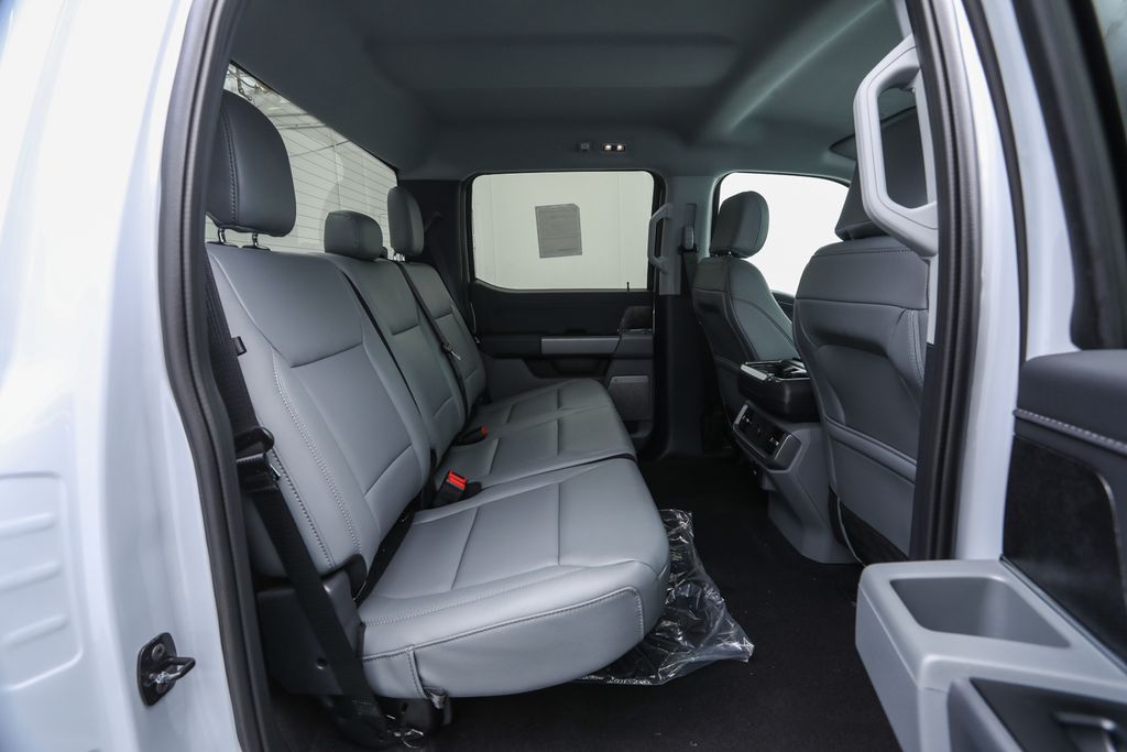 2025 Ford F-150 Lightning Flash - Photo 24