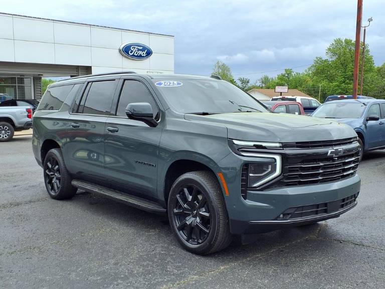 2025 Chevrolet Suburban RST