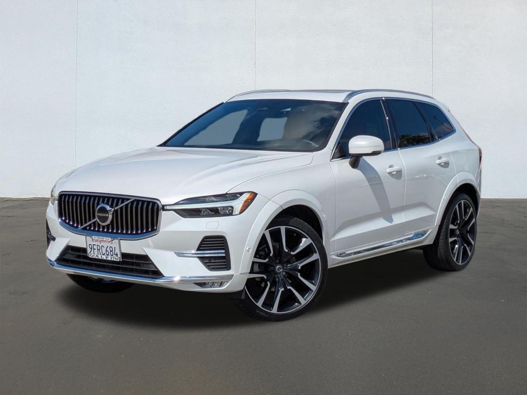 2023 Volvo XC60 B5 Ultimate Bright Theme