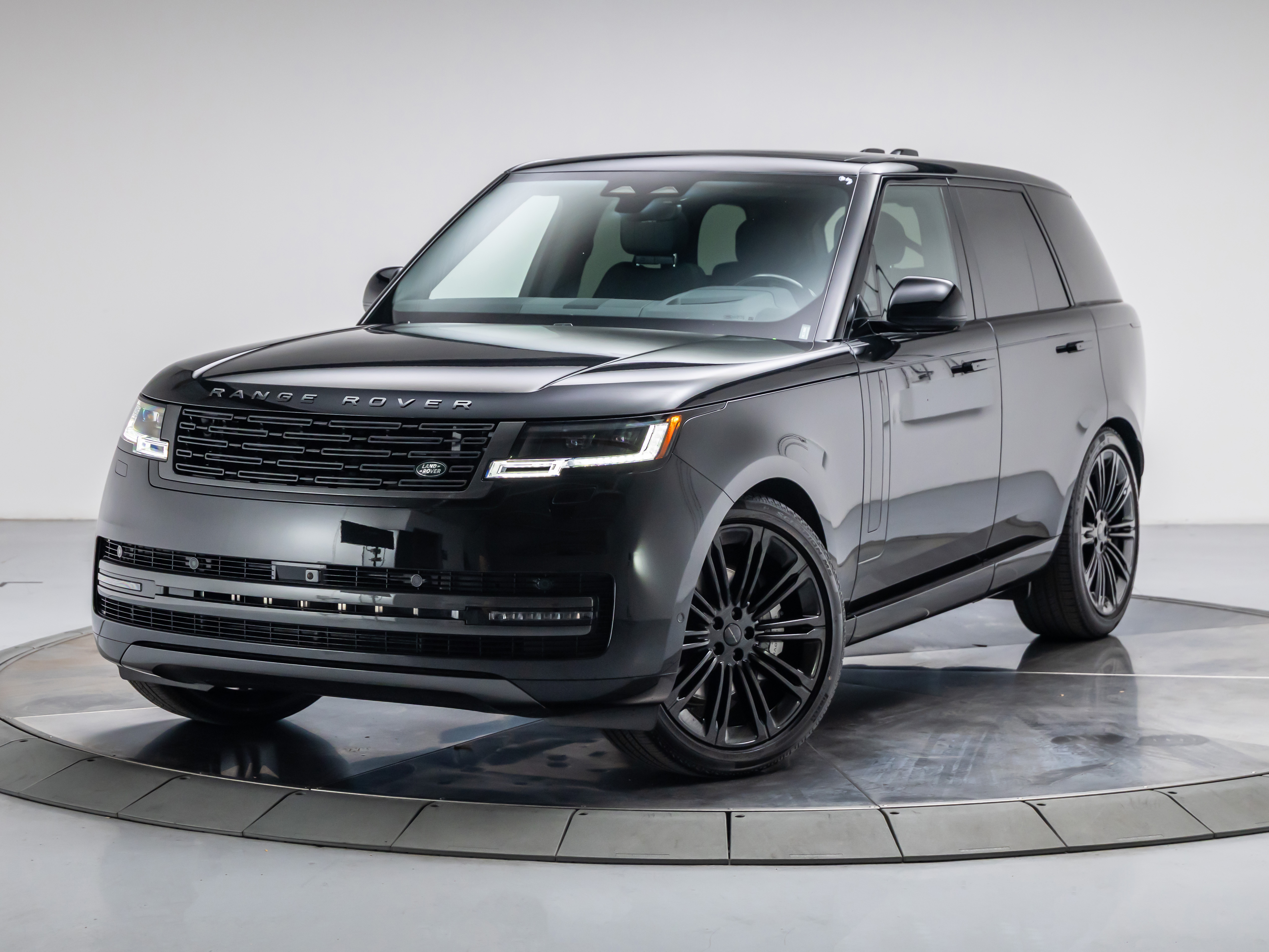 New 2026 Land Rover Range Rover P530 SE