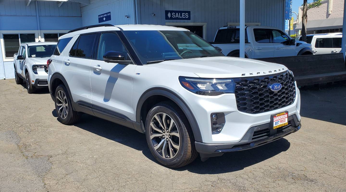 2026 Ford Explorer ST-LINE 4WD's photo