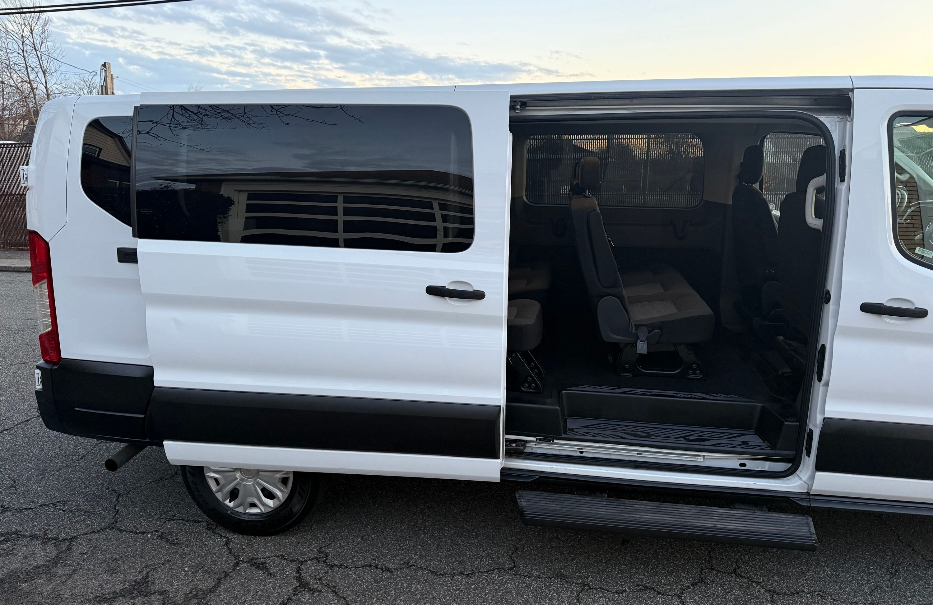 2023 Ford Transit Passenger Van XLT - Photo 23
