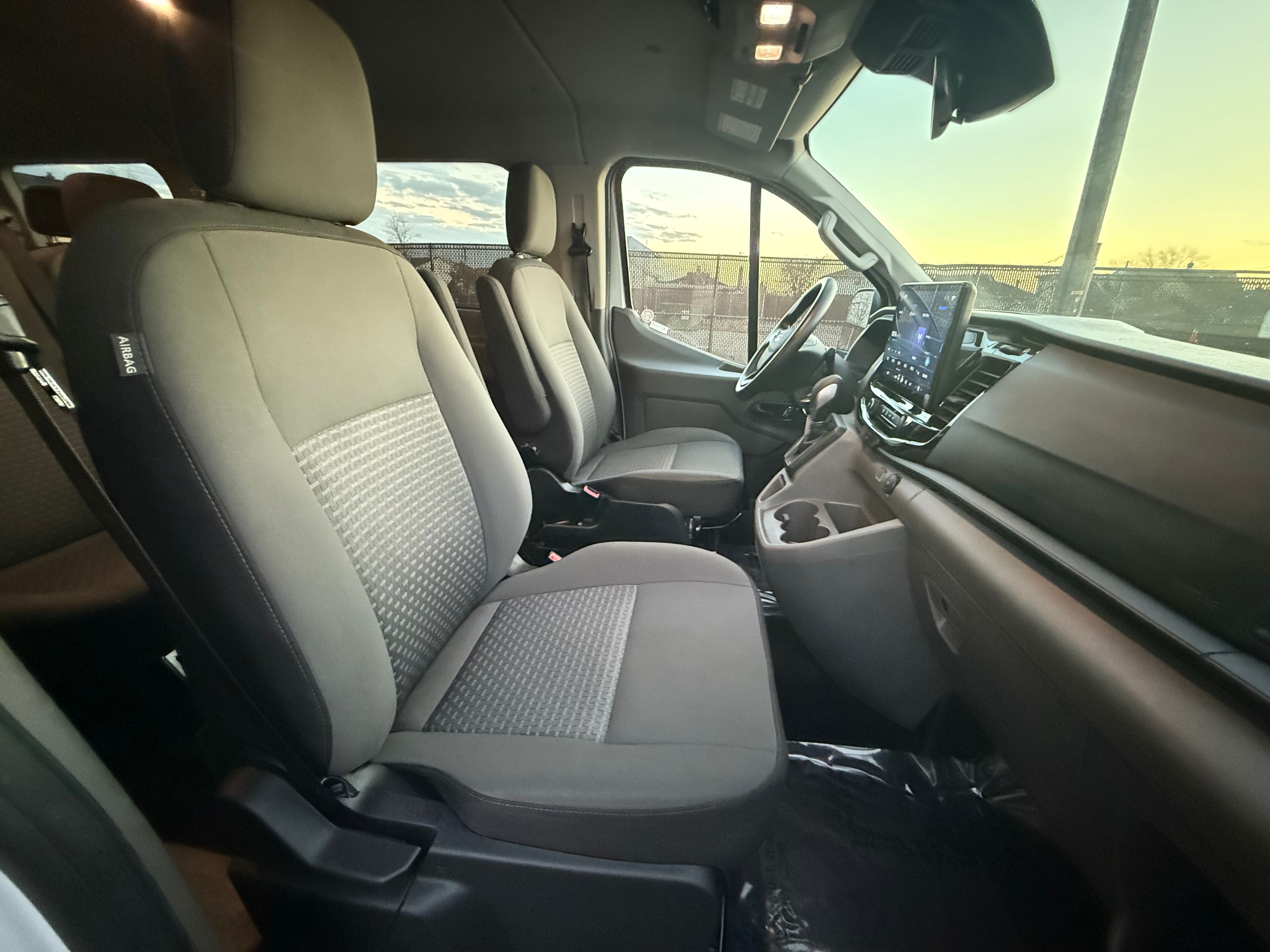 2023 Ford Transit Passenger Van XLT - Photo 25
