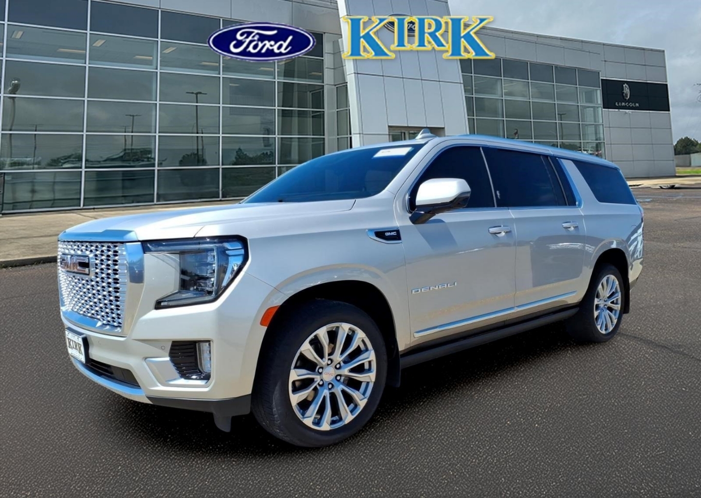 2024 GMC Yukon Denali 2WD's photo